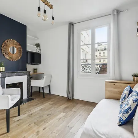 Charming Floor Near Montmartre Apartment