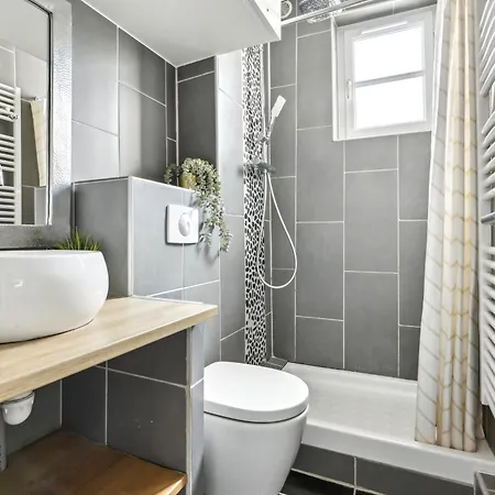 Apartment Charming Floor Near Montmartre Paris