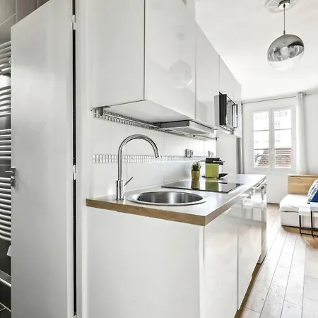 Charming Floor Near Montmartre Apartment