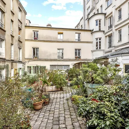 Apartment Charming Floor Near Montmartre